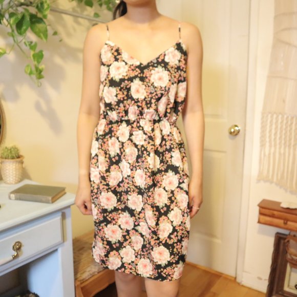 SLIP ON FLORAL DRESS- FITS XS/S - Picture 3 of 14